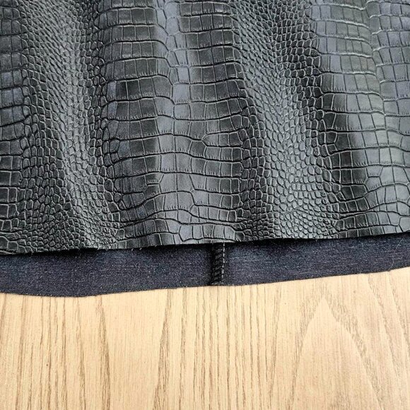 Express Faux Crocodile Black Mini Skirt Size XS (00) NWOT Never Worn Lined - Picture 5 of 14